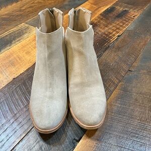 ABLE Women’s Gobal Gamboa Cutout Suede Boots Taupe Size 9 – Braided Back Zip